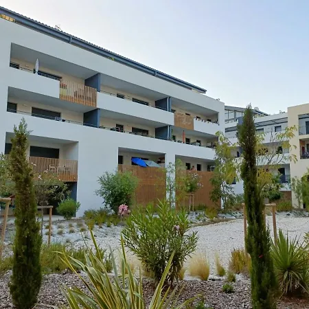 Millesime 5202 : Belle Vue Proche Du Port, Elegant Avec Parking Apartmán